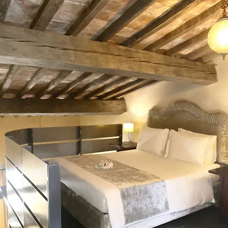 Numa Palazzo San Niccolo Apart Otel Floransa